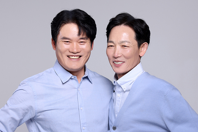 오케이 포즈를 취한 엄마