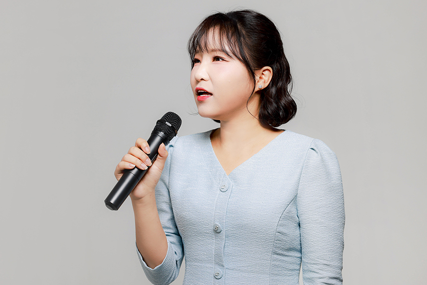 서로 바라보는 모녀