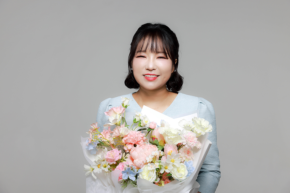사과를 든 엄마