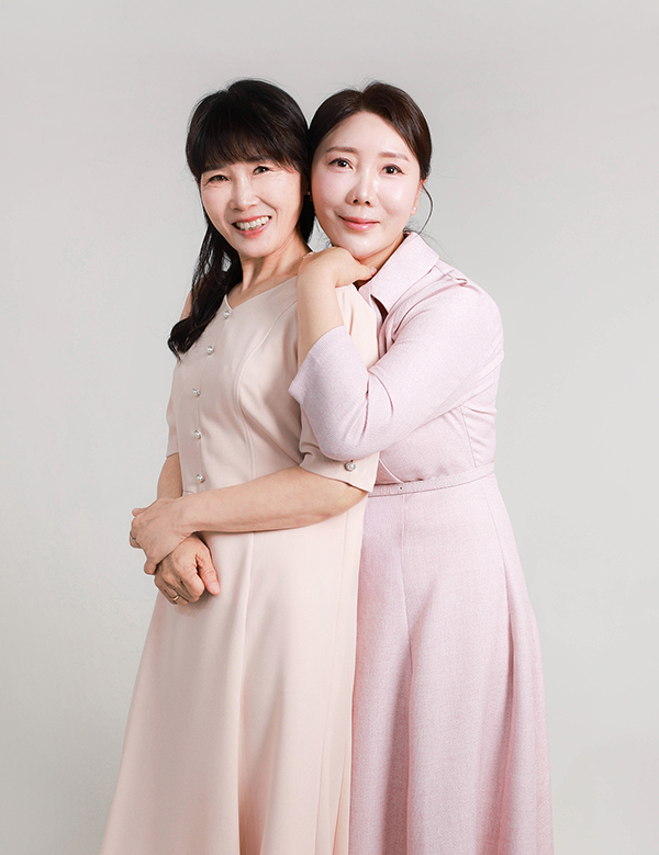 사과를 든 엄마