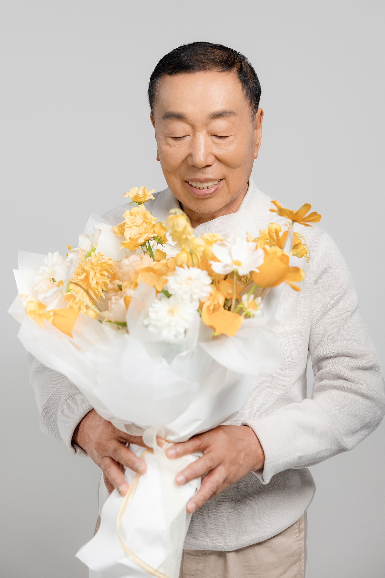 서로 바라보는 모녀