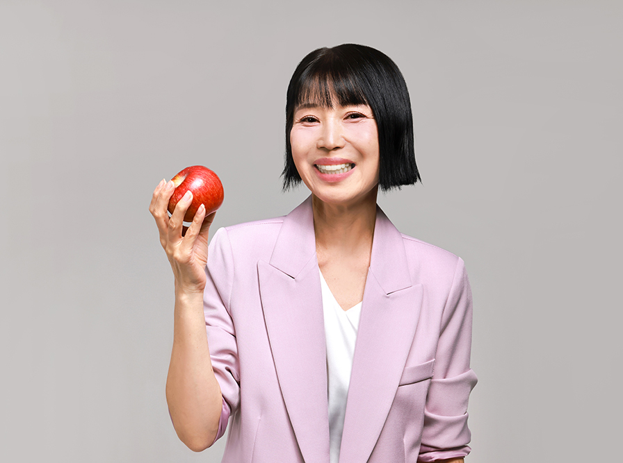 사과를 든 엄마